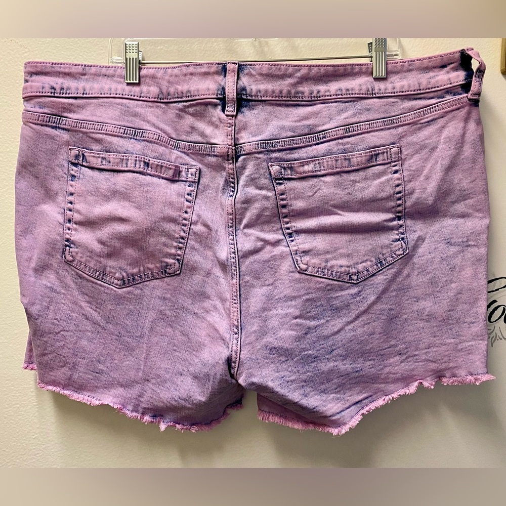 5/$25 NWOT super cute distressed pink/purple Torrid Shorts size 20 - Picture 3 of 6